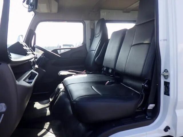 三菱ふそうキャンターダブルキャブ（Wキャブ）小型（2t・3t）[写真11]