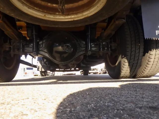 三菱ふそうキャンター平ボディ小型（2t・3t）[写真17]