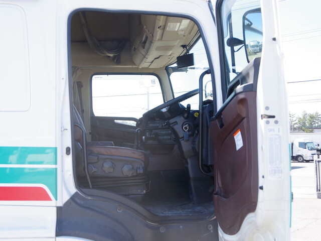 日野プロフィアトレーラーヘッド（トラクターヘッド）大型（10t）[写真29]