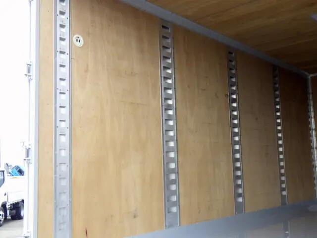 いすゞエルフパネルバン小型（2t・3t）[写真08]