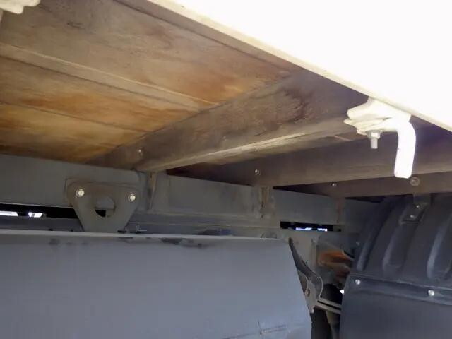 日野レンジャー平ボディ中型（4t）[写真33]