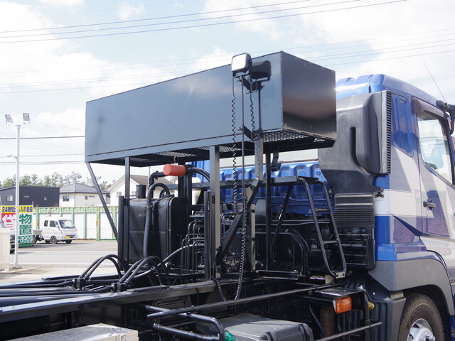 三菱ふそうスーパーグレートコンテナ専用車大型（10t）[写真13]