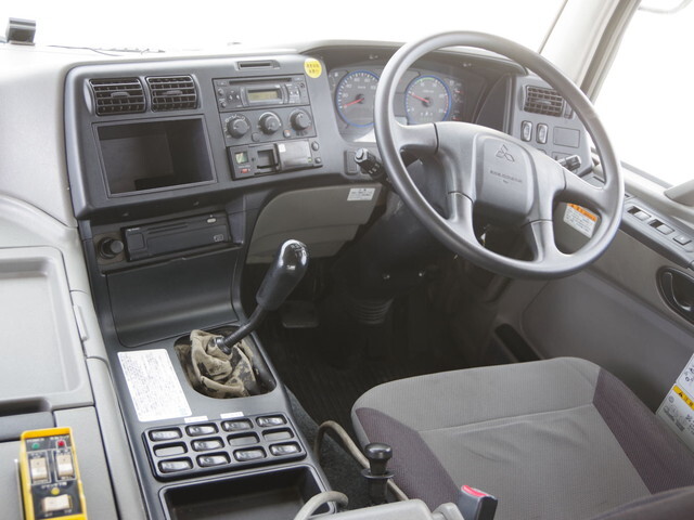 三菱ふそうスーパーグレートコンテナ専用車大型（10t）[写真27]