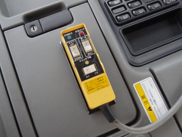 三菱ふそうスーパーグレートコンテナ専用車大型（10t）[写真28]