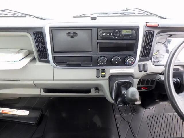 三菱ふそうキャンター平ボディ小型（2t・3t）[写真12]