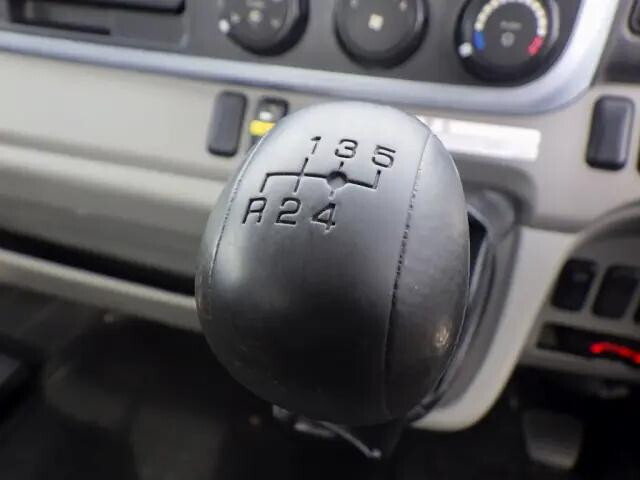 三菱ふそうキャンター平ボディ小型（2t・3t）[写真14]