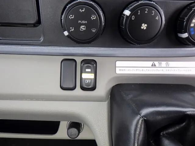 三菱ふそうキャンター平ボディ小型（2t・3t）[写真17]