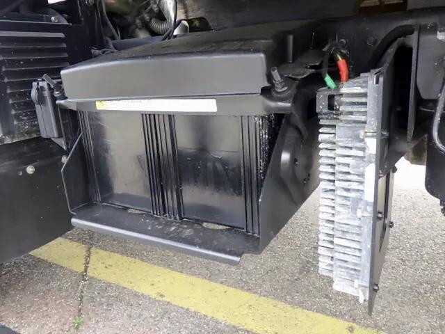 三菱ふそうキャンター平ボディ小型（2t・3t）[写真36]