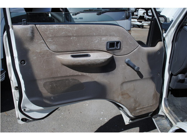 日産バネット平ボディ小型（2t・3t）[写真17]