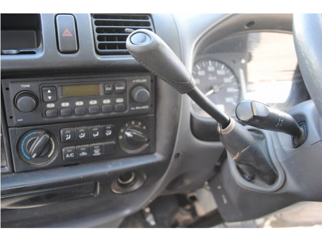 日産バネット平ボディ小型（2t・3t）[写真24]