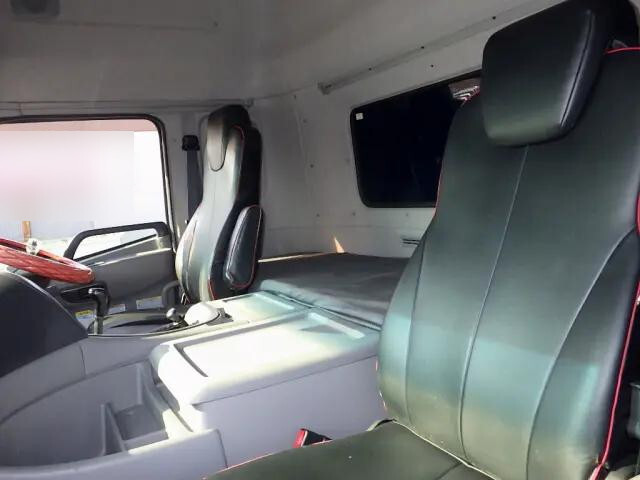 UDトラックスクオンコンテナ専用車大型（10t）[写真11]