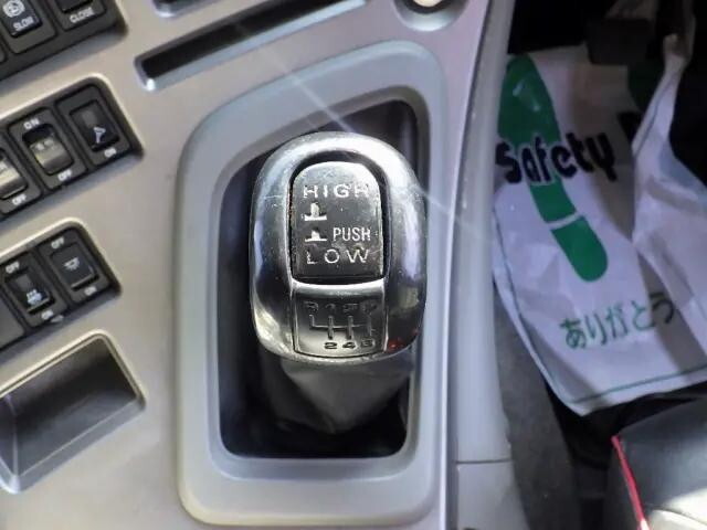 UDトラックスクオンコンテナ専用車大型（10t）[写真13]