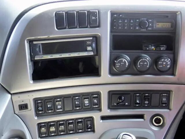 UDトラックスクオンコンテナ専用車大型（10t）[写真16]