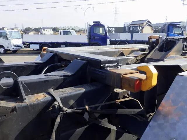 UDトラックスクオンコンテナ専用車大型（10t）[写真27]