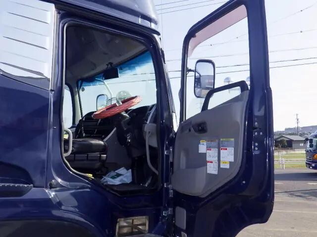 UDトラックスクオンコンテナ専用車大型（10t）[写真32]