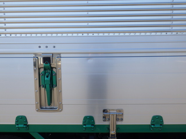 いすゞエルフアルミウイング小型（2t・3t）[写真33]