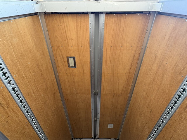 トヨタトヨエースアルミウイング小型（2t・3t）[写真13]