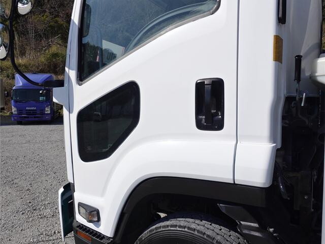 いすゞフォワードアルミウイング増トン（6t・8t）[写真14]