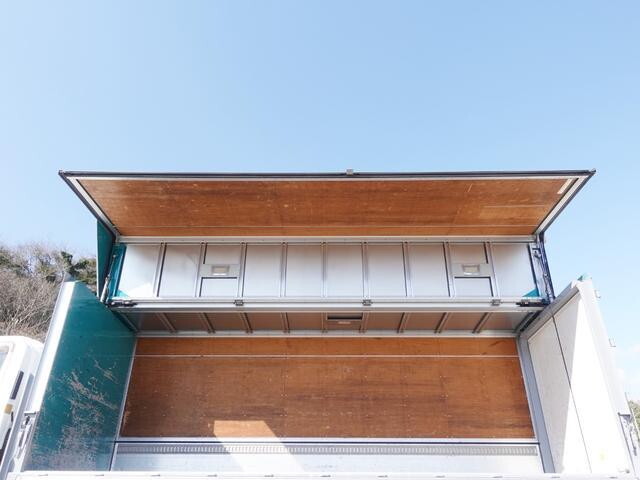 いすゞフォワードアルミウイング増トン（6t・8t）[写真16]