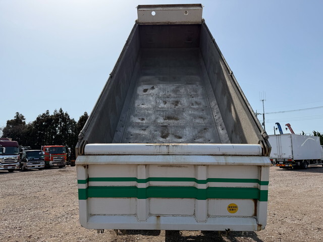 UDトラックスクオン深ダンプ（土砂禁ダンプ）大型（10t）[写真11]
