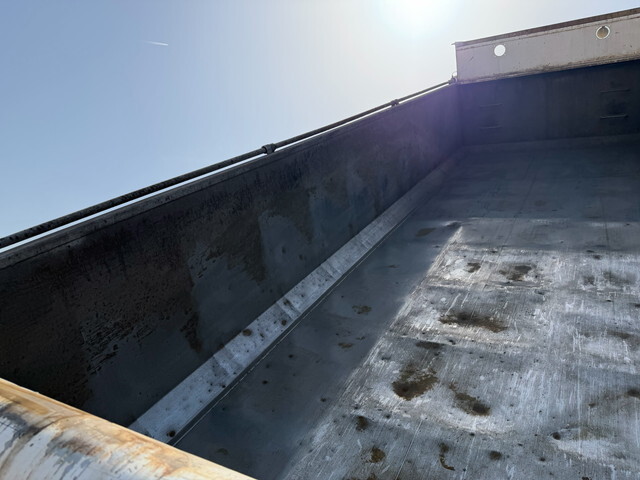 UDトラックスクオン深ダンプ（土砂禁ダンプ）大型（10t）[写真12]