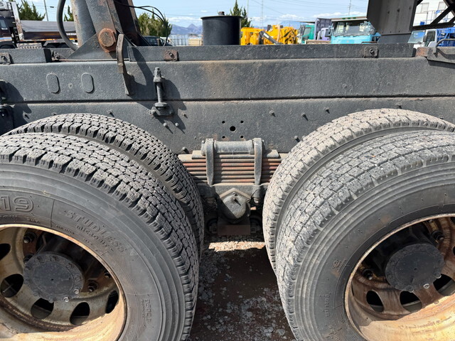 UDトラックスクオン深ダンプ（土砂禁ダンプ）大型（10t）[写真17]