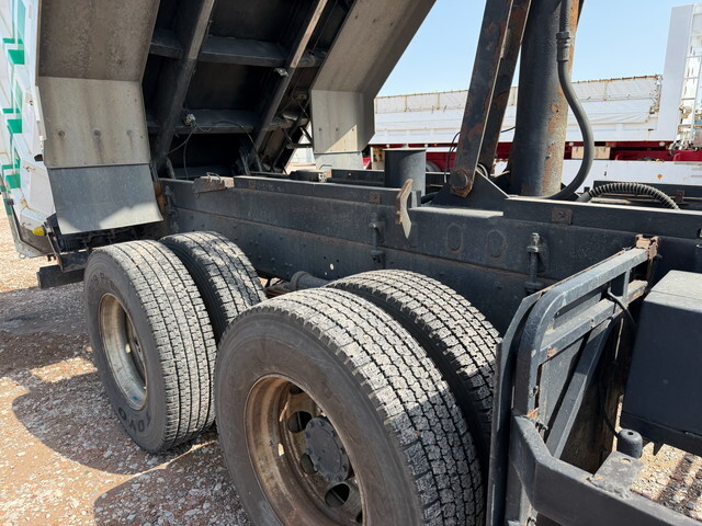 UDトラックスクオン深ダンプ（土砂禁ダンプ）大型（10t）[写真23]