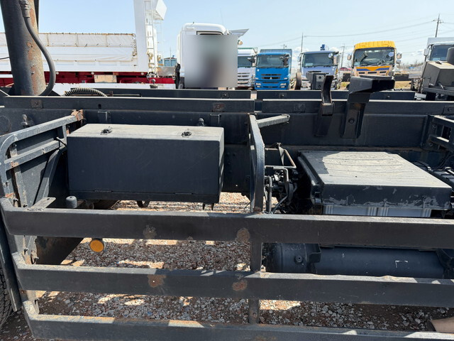 UDトラックスクオン深ダンプ（土砂禁ダンプ）大型（10t）[写真24]