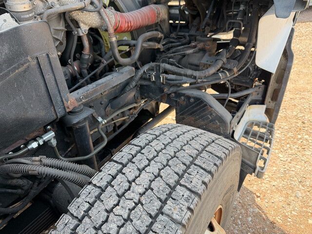 UDトラックスクオン深ダンプ（土砂禁ダンプ）大型（10t）[写真26]