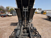 UDトラックスクオン深ダンプ（土砂禁ダンプ）大型（10t）[写真29]