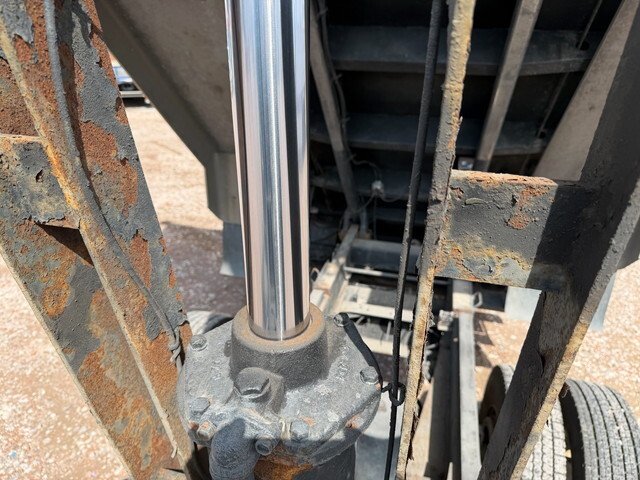 UDトラックスクオン深ダンプ（土砂禁ダンプ）大型（10t）[写真30]