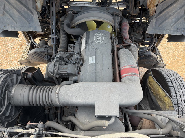 UDトラックスクオン深ダンプ（土砂禁ダンプ）大型（10t）[写真31]