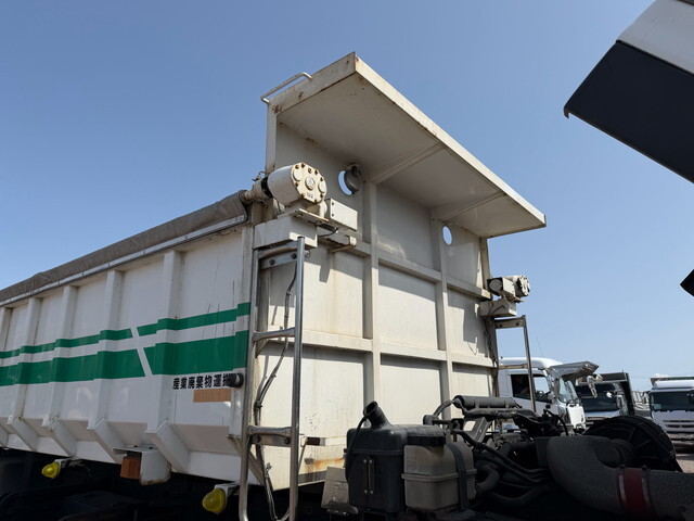 UDトラックスクオン深ダンプ（土砂禁ダンプ）大型（10t）[写真33]