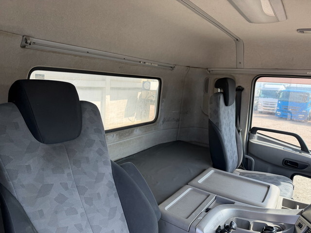 UDトラックスクオン深ダンプ（土砂禁ダンプ）大型（10t）[写真37]