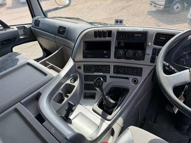 UDトラックスクオン深ダンプ（土砂禁ダンプ）大型（10t）[写真38]