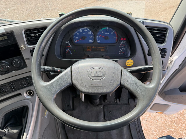 UDトラックスクオン深ダンプ（土砂禁ダンプ）大型（10t）[写真39]