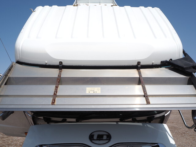 UDトラックスクオンダンプ大型（10t）[写真10]