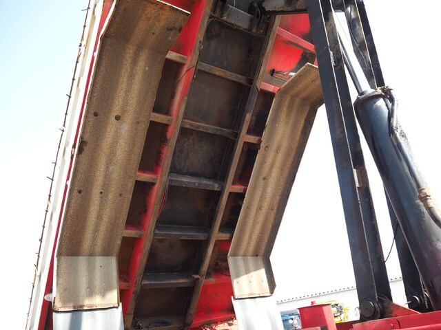 UDトラックスクオンダンプ大型（10t）[写真12]