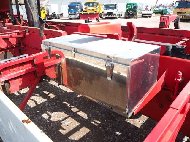 UDトラックスクオンダンプ大型（10t）[写真14]