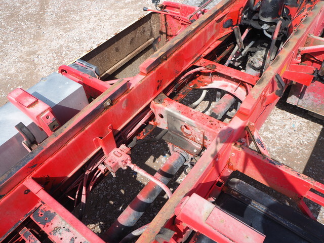 UDトラックスクオンダンプ大型（10t）[写真28]