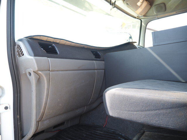 UDトラックスクオンダンプ大型（10t）[写真32]