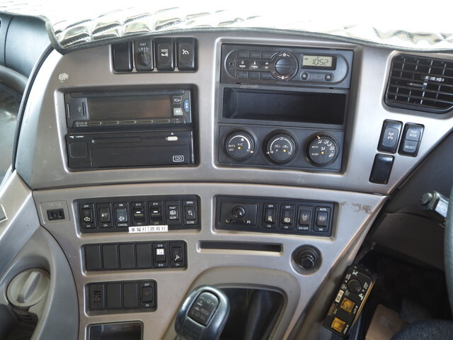 UDトラックスクオンダンプ大型（10t）[写真38]