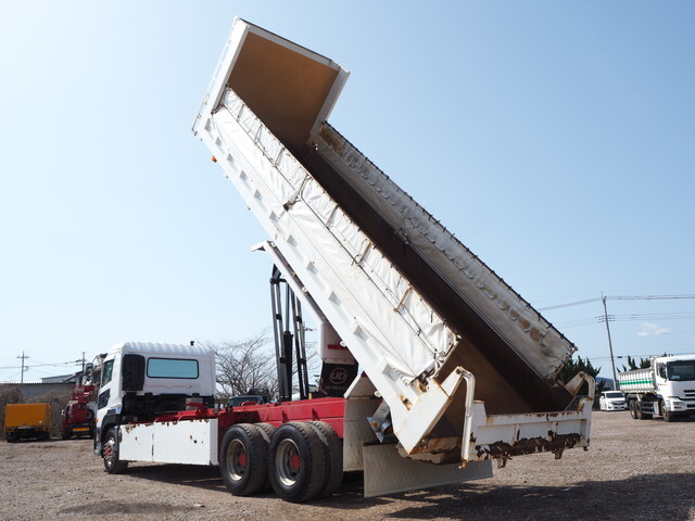 UDトラックスクオンダンプ大型（10t）[写真04]