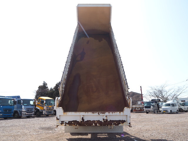 UDトラックスクオンダンプ大型（10t）[写真09]