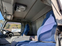 いすゞギガアルミウイング大型（10t）[写真13]