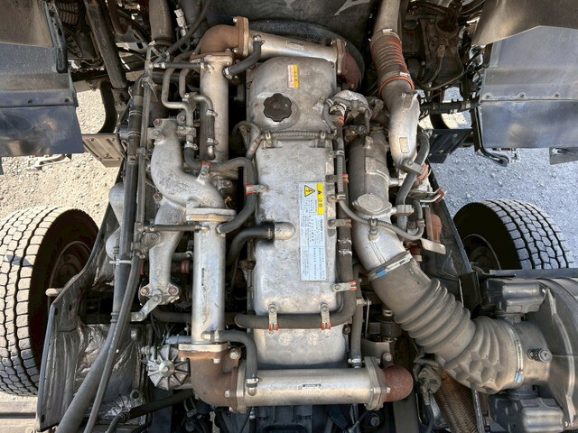 いすゞギガアルミウイング大型（10t）[写真13]