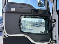 いすゞギガアルミウイング大型（10t）[写真15]