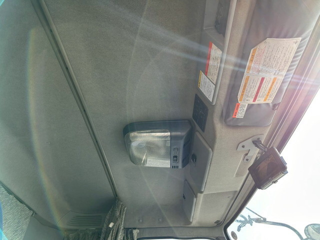 いすゞギガアルミウイング大型（10t）[写真16]