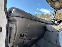 いすゞギガアルミウイング大型（10t）[写真19]