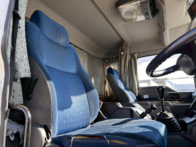 いすゞギガアルミウイング大型（10t）[写真19]